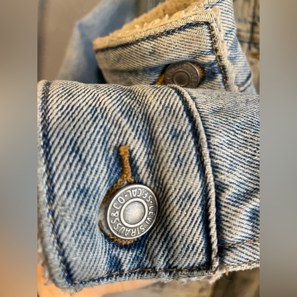 Levi’s Jean Jacket - Picture 7 of 8
